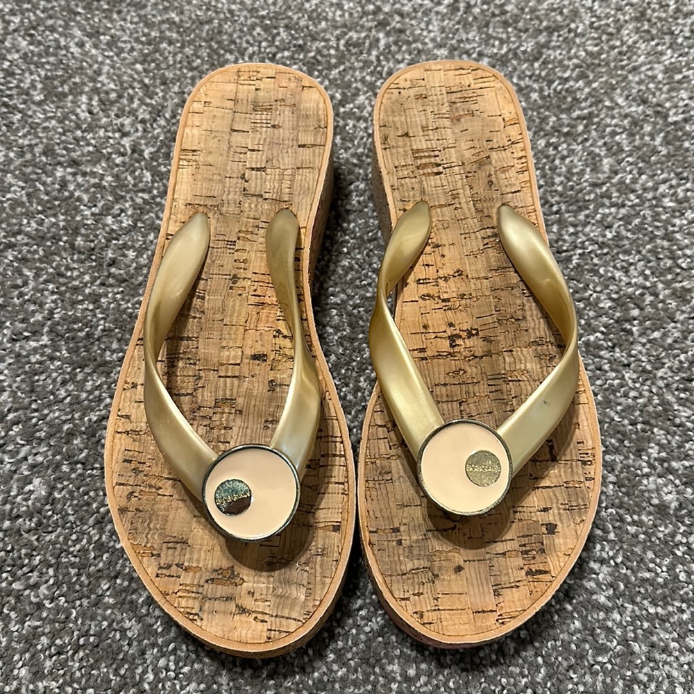 BCBG flip flop sandals